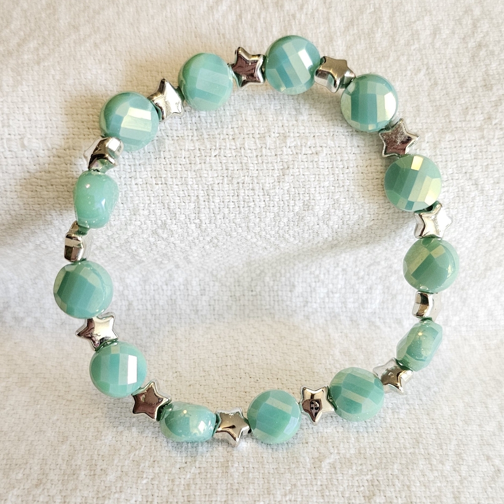 Green and Silver Beaded Bracelet with Minimalist Design